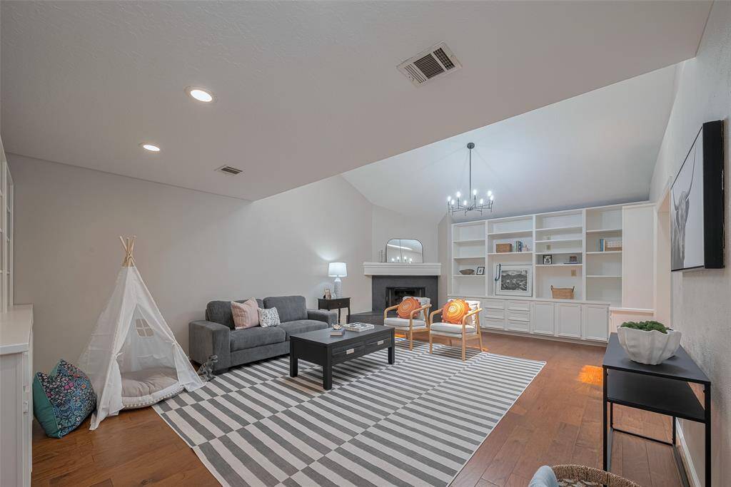 Beautiful natural light in this main Living area.