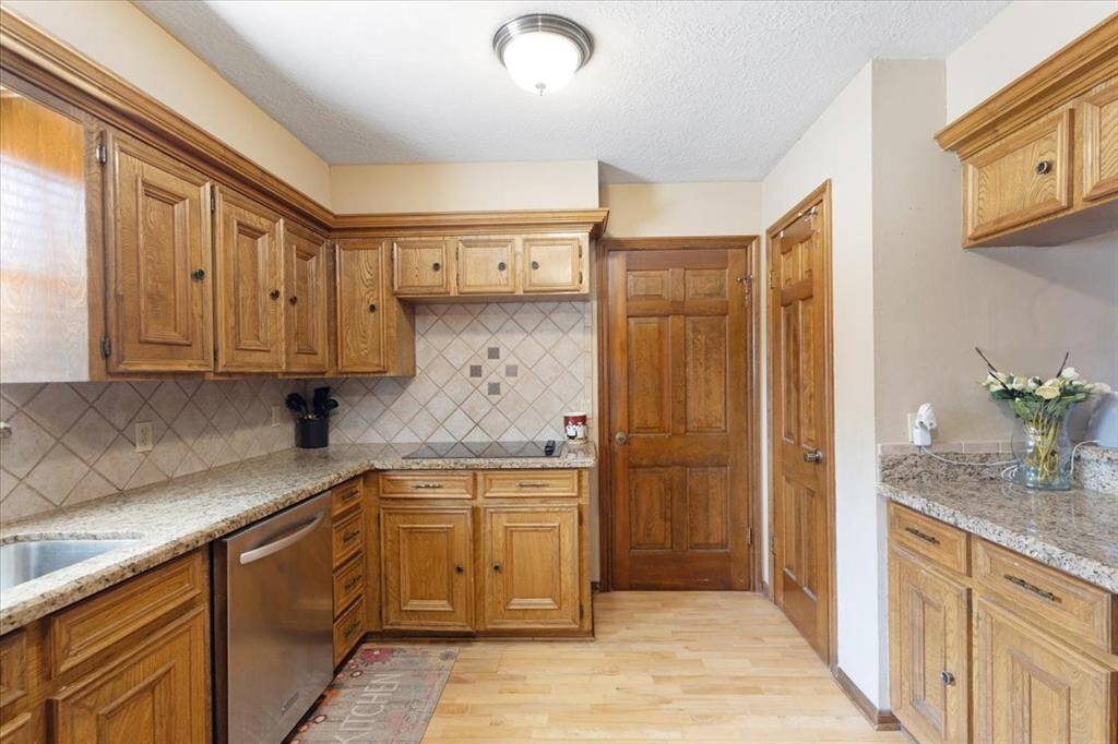 Lots of cabinets and counterspace.