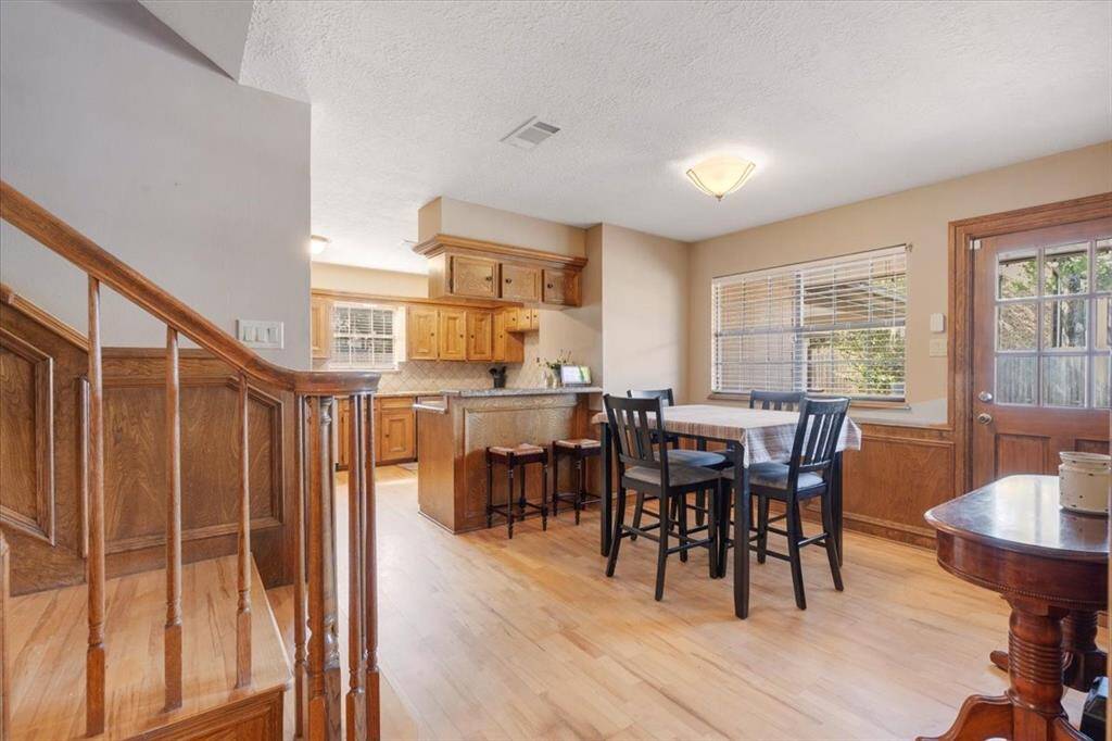 Another angle of the breakfast room