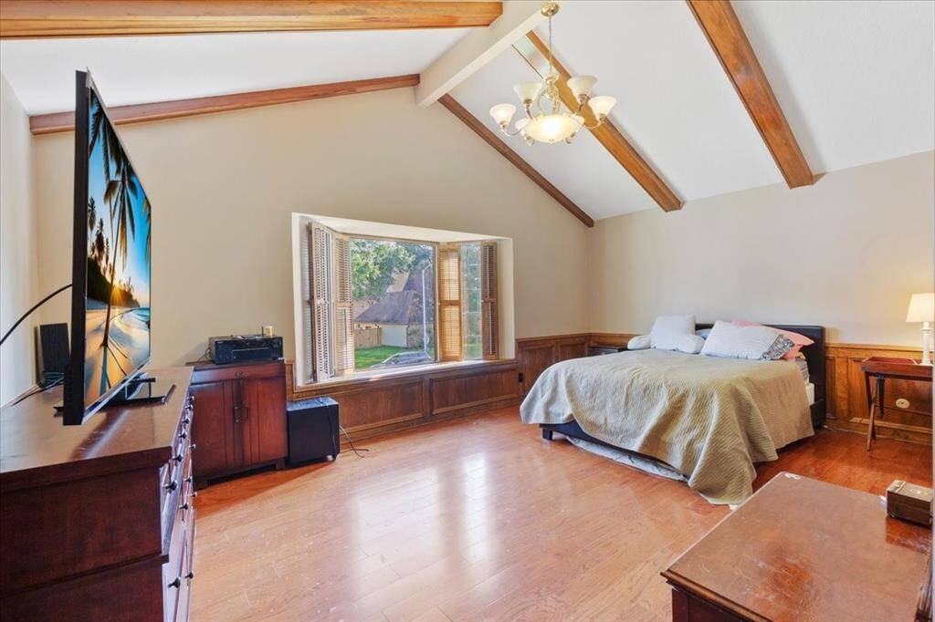 Large bedroom or office space with elegant wooden beams. Walk in closet