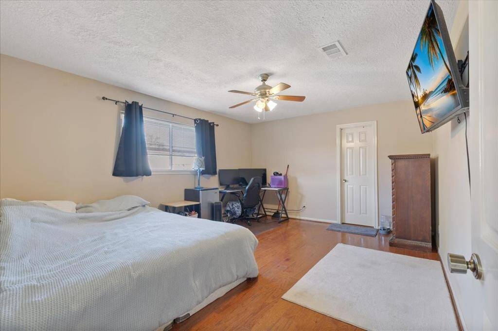 Spacious secondary bedroom #3