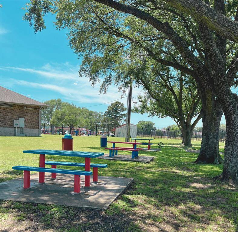 Community picnic area