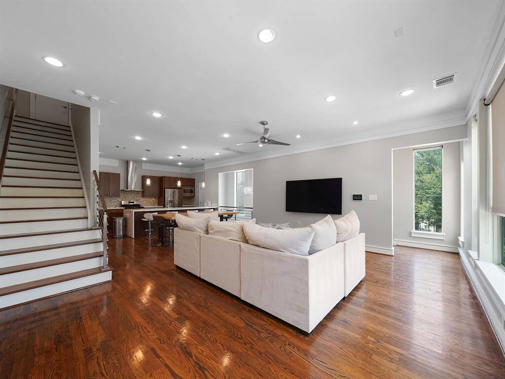 Bask in natural light and expansive living! This property boasts soaring high ceilings and generously sized windows, creating an airy and inviting atmosphere perfect for modern living.