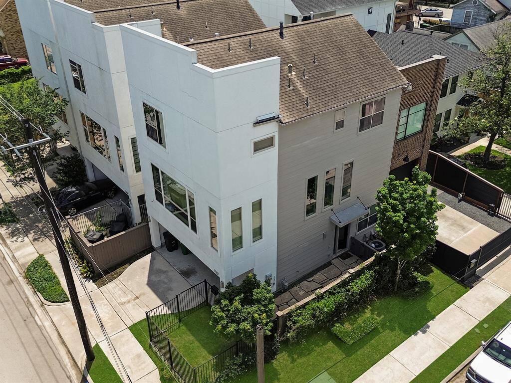 Nestled on a coveted corner lot in the heart of the vibrant Museum District, this contemporary residence offers a unique opportunity to experience sophisticated city living. Prepare to be captivated by its clean lines and modern design, perfectly blending style and convenience in one highly desirable location.