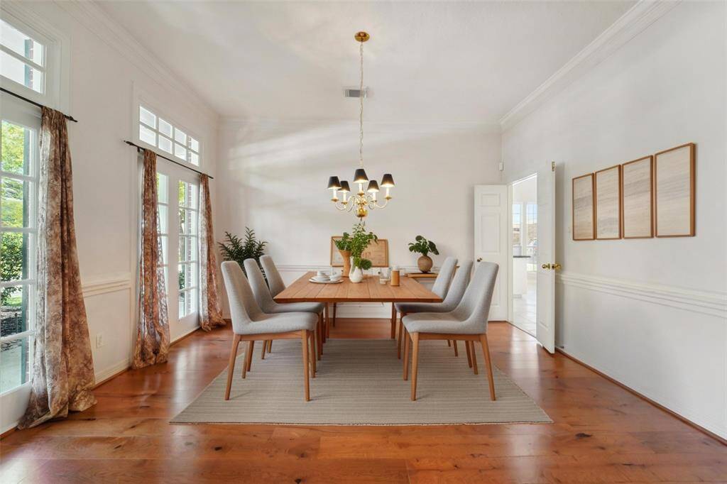 Virtually staged formal dining