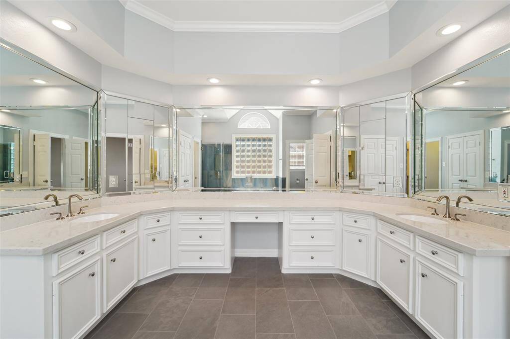 Upgraded primary bath