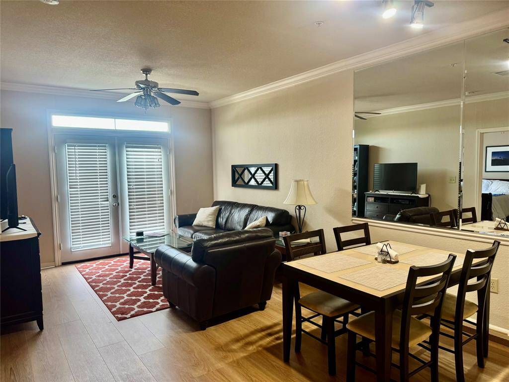 Great Furnished Unit.
