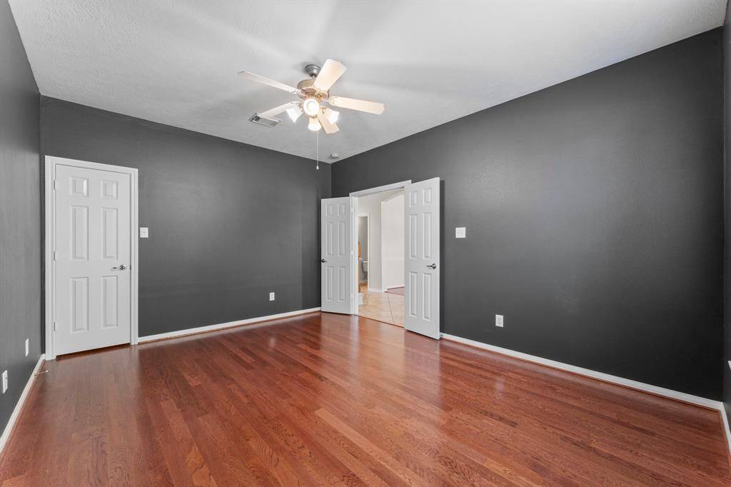 Or a 5th bedroom with a large walk-in closet