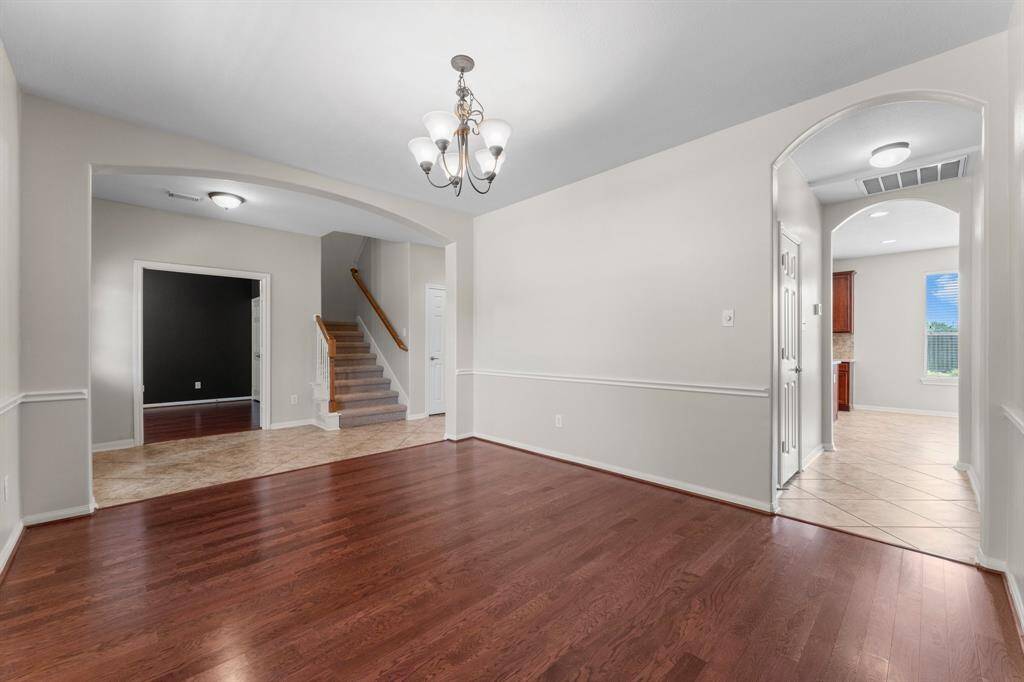 Ample space for an elegant spread