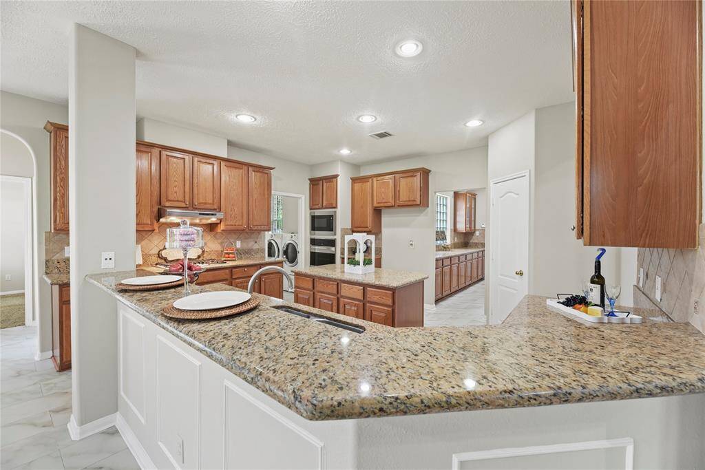 Large breakfast bar.