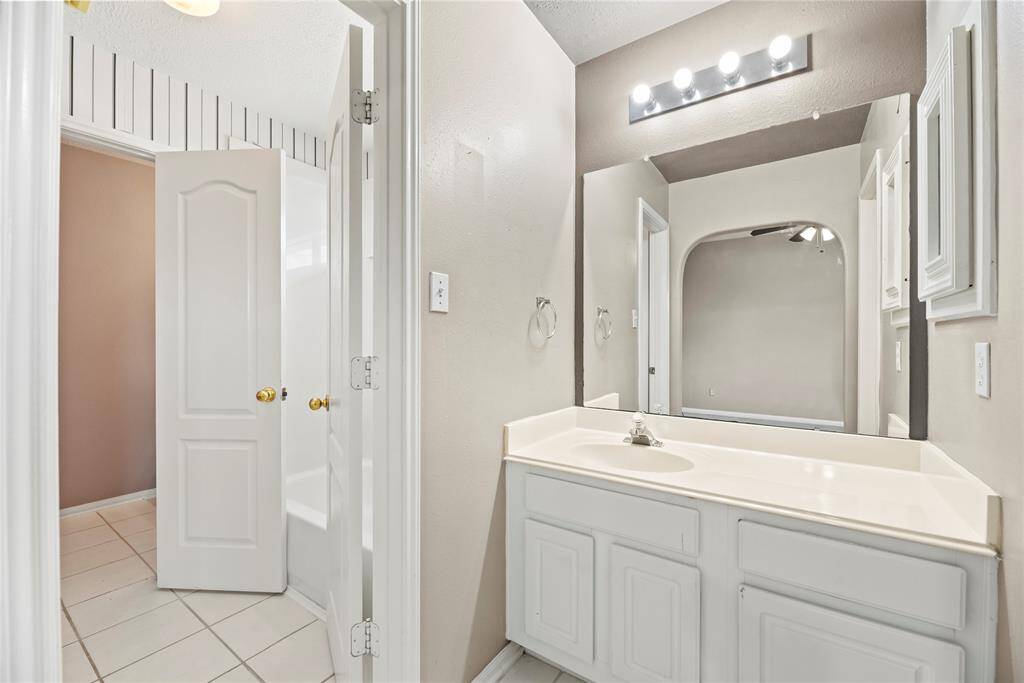 Upstairs Jack 'n Jill bathroom.