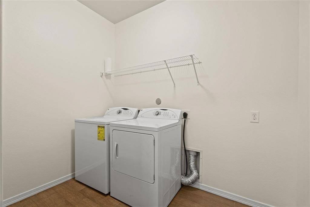 Washer/Dryer Included