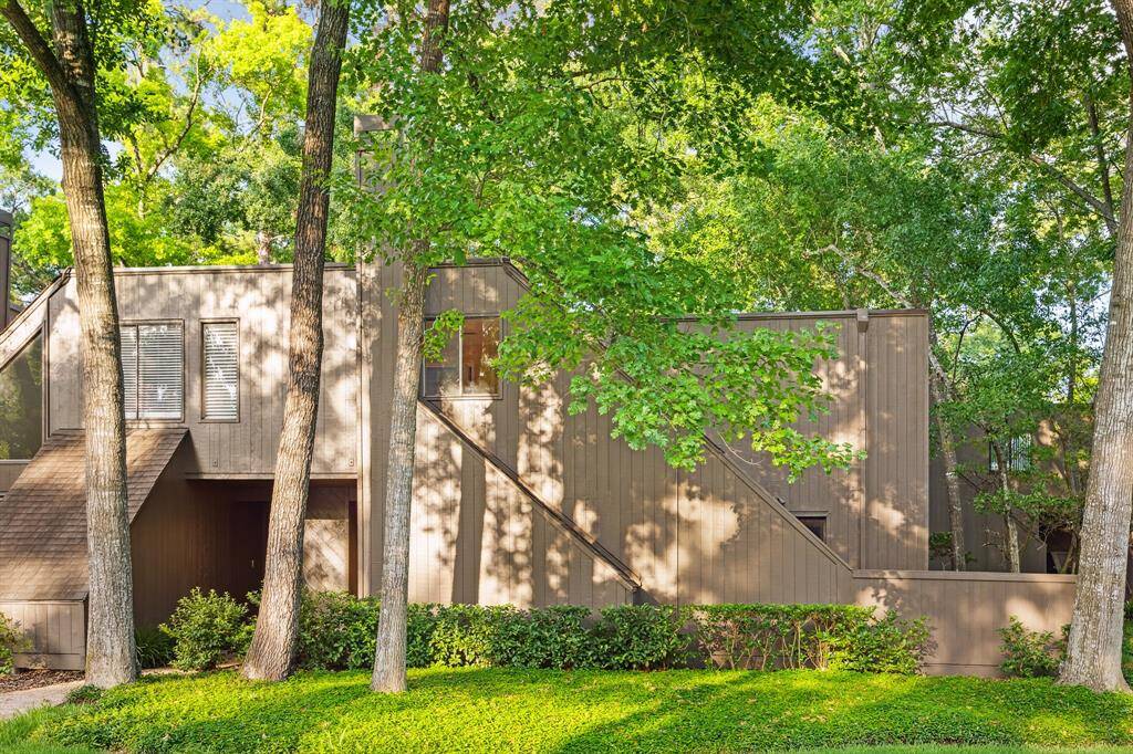 Welcome home to 179 Litchfield!