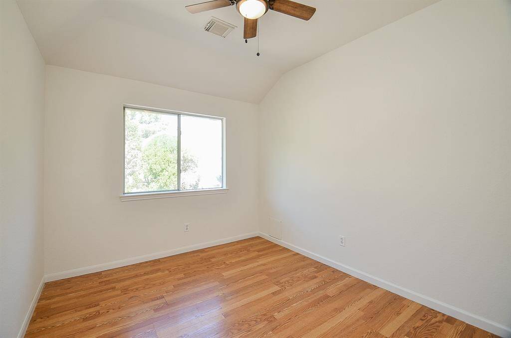 Secondary bedroom