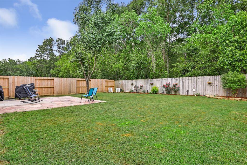 This home has NO back neighbors!