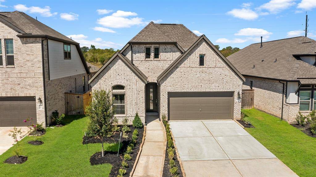 The Seth Brothers Team welcomes you to 1907 Meadow Trail Dr!