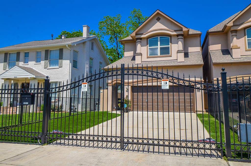 The automatic privacy gate adds peace of mind, and the wide driveway makes life easy—room for guests, groceries, or just a quiet return after a long day. Safe, private, and all yours.