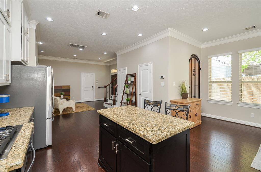Extra space right where you need it. Whether it’s storing your go-to pans or setting down groceries, this island offers bonus cabinet space and a functional prep area that just makes daily life smoother. It’s the little things that make a big difference.