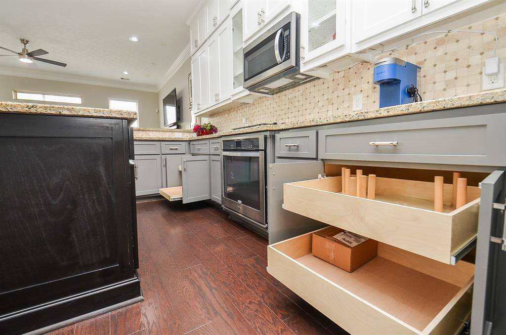 Everything in its place—and then some. With oven, a built-in microwave, and custom pull-out drawers installed in 2023, this setup makes cooking and storage feel seamless. No more digging, bending, or clutter—just smart, stylish function built right in.