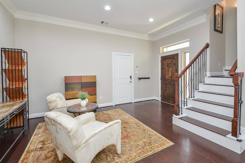 Light, warmth, and welcome. With engineered wood floors underfoot and sunshine pouring in, this cozy corner is perfect for morning coffee, quiet chats, or a calm moment before the day begins.