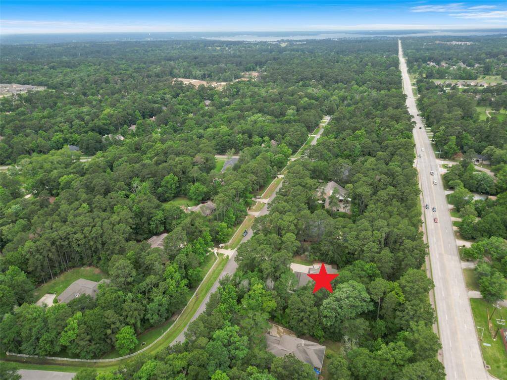 Aerial view to show close proximity to Lake Conroe (3.5 miles)