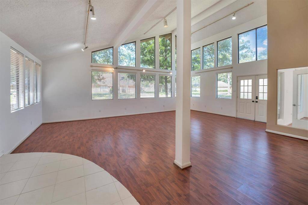 Oversized Bonus room! with high ceilings and tons of natural lighting.