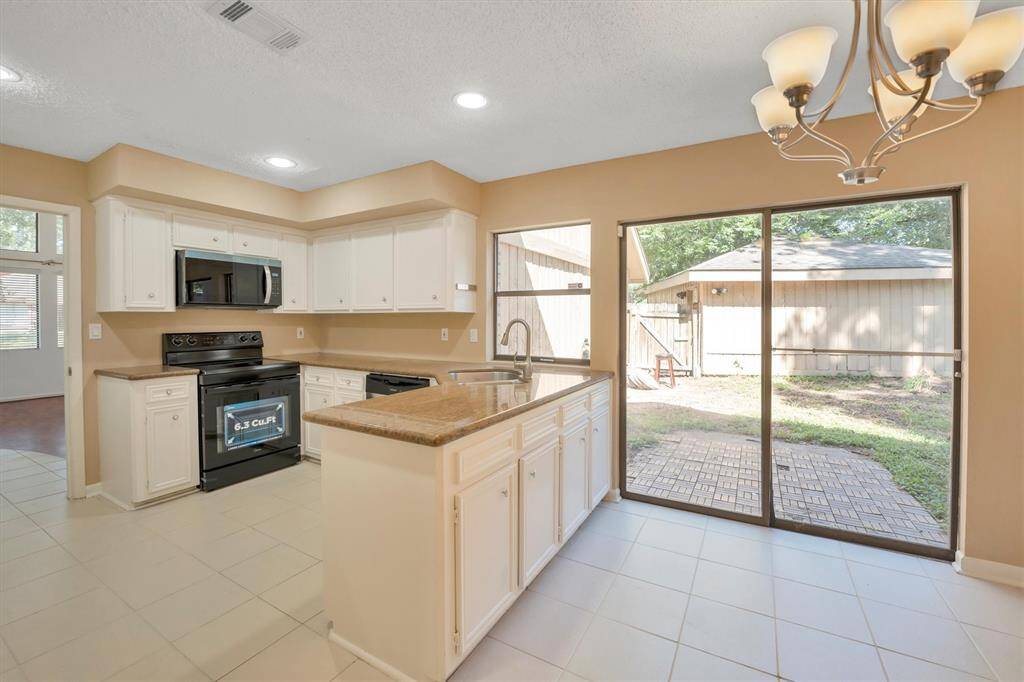 Kitchen and Breakfast Space. All Brand New Appliances!