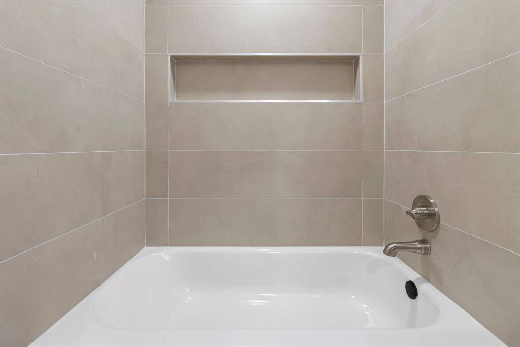 Bathroom with bathtube
