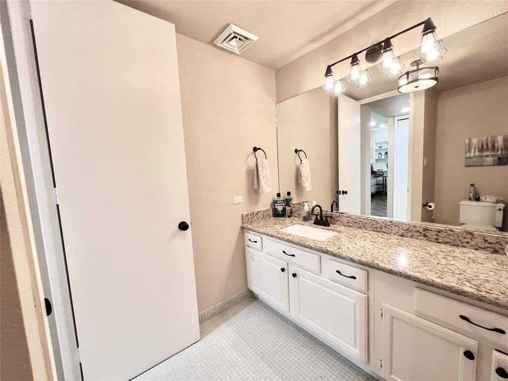 1/2 bath