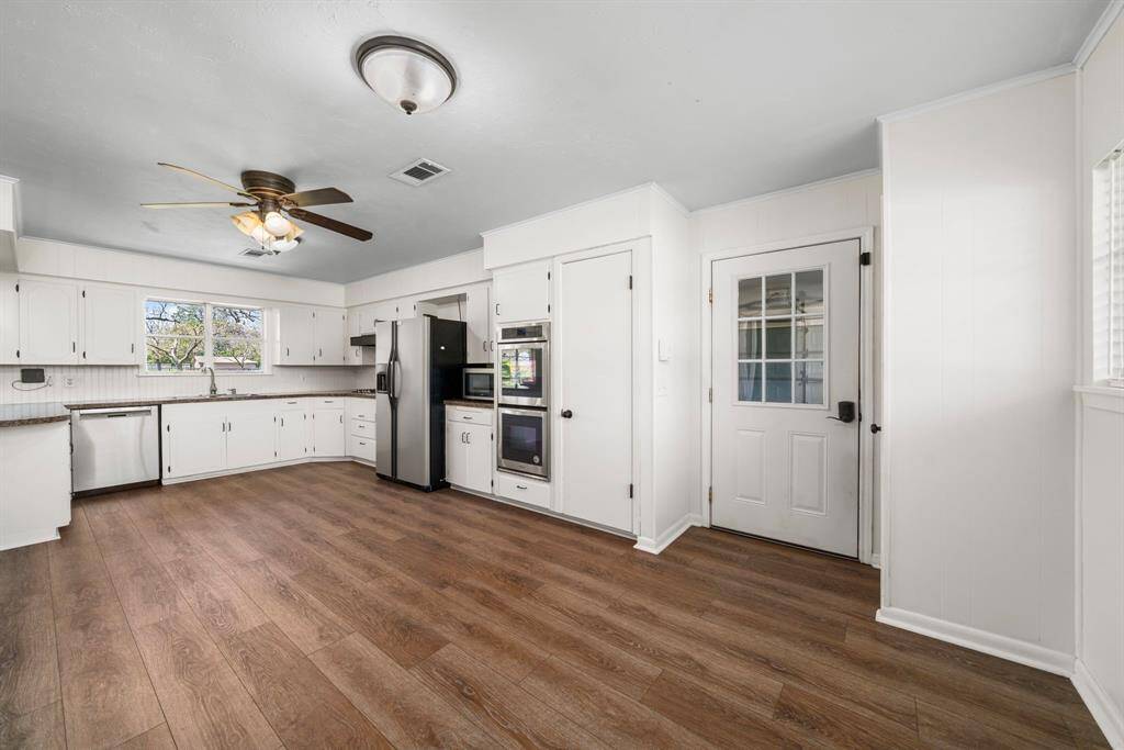 The kitchen is the heart of the home and this gorgeous one is sure to please. Abundant cabinets, drawers and counter space to store all your culinary tools. Large pantry in addition to a utility closet.