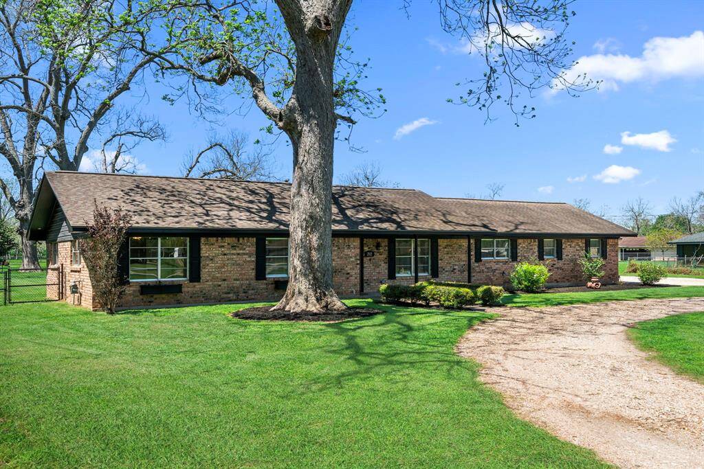 The circular drive welcomes your guests to your gorgeous new country home. The interior is stunning featuring new paint, wood look LVP flooring and tile throughout, granite, updated fixtures and more…See all photos and call today to make this beautiful country home yours!