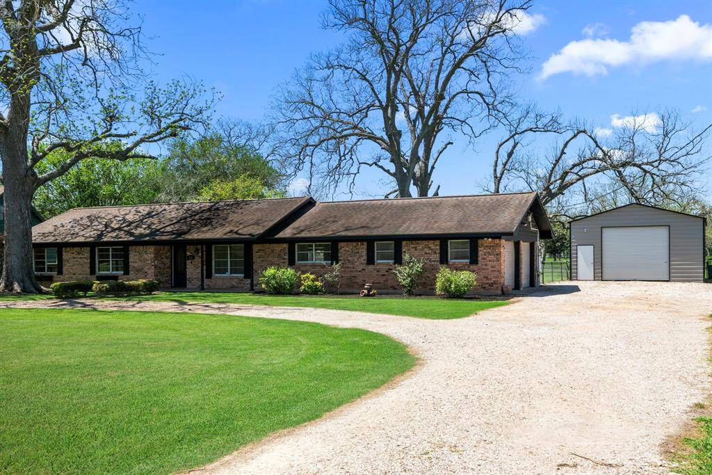 Abundant parking for all your guests.2 car oversized garage and 35 x 25 shop for additional parking. RV parking space.