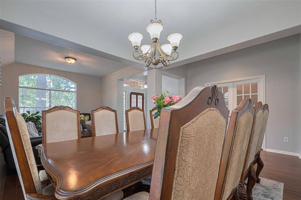 Additional view of the dinning room