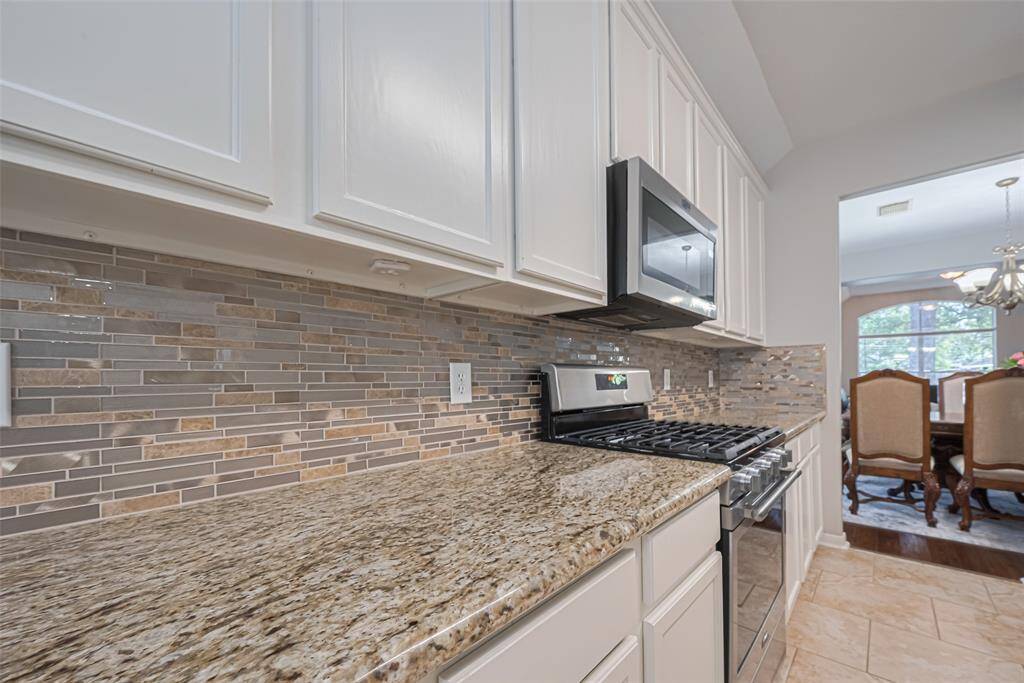 Additional view of the kitchen. Note the direct access to the formal dinning ideal for entertainment and large gatherings