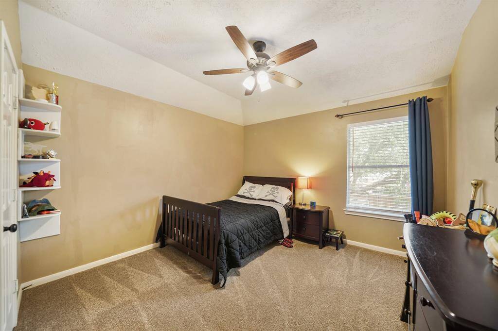 Guest Bedroom (upstairs)
