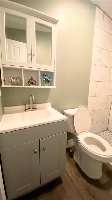 2nd bathroom: space-efficient, accessible, modern style
