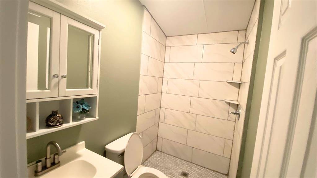 another great full view of the second bathroom layout