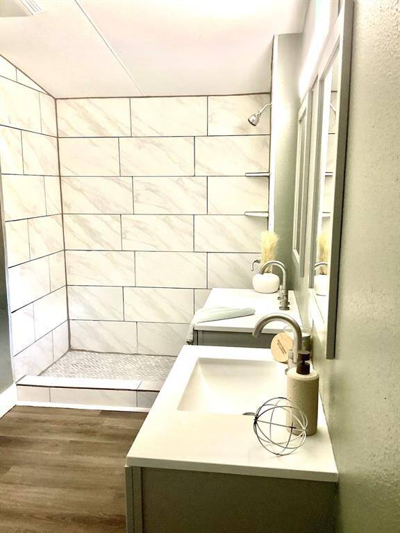 A stylish and modern main bathroom