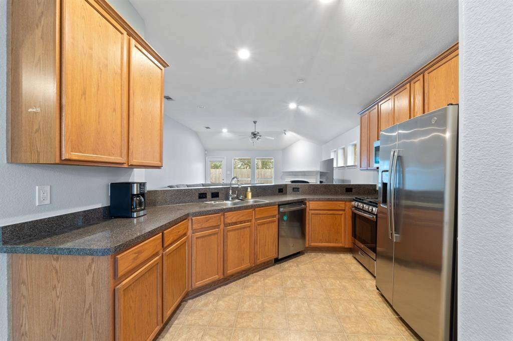 Kitchen and family room open concept.