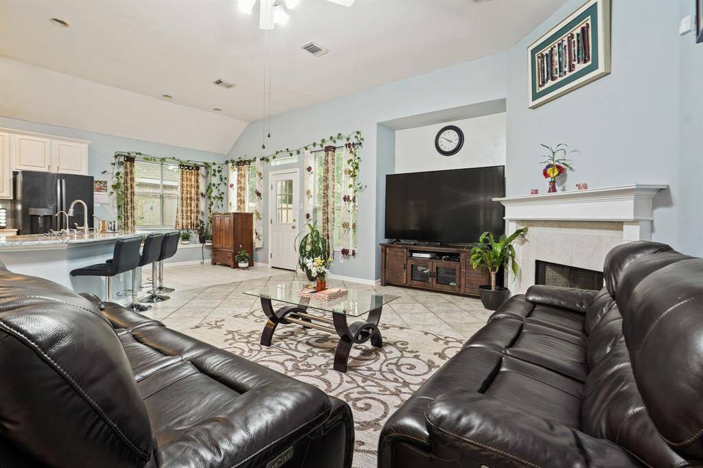 Open Floorplan - Living Room , Breakfast Nook, Kitchen