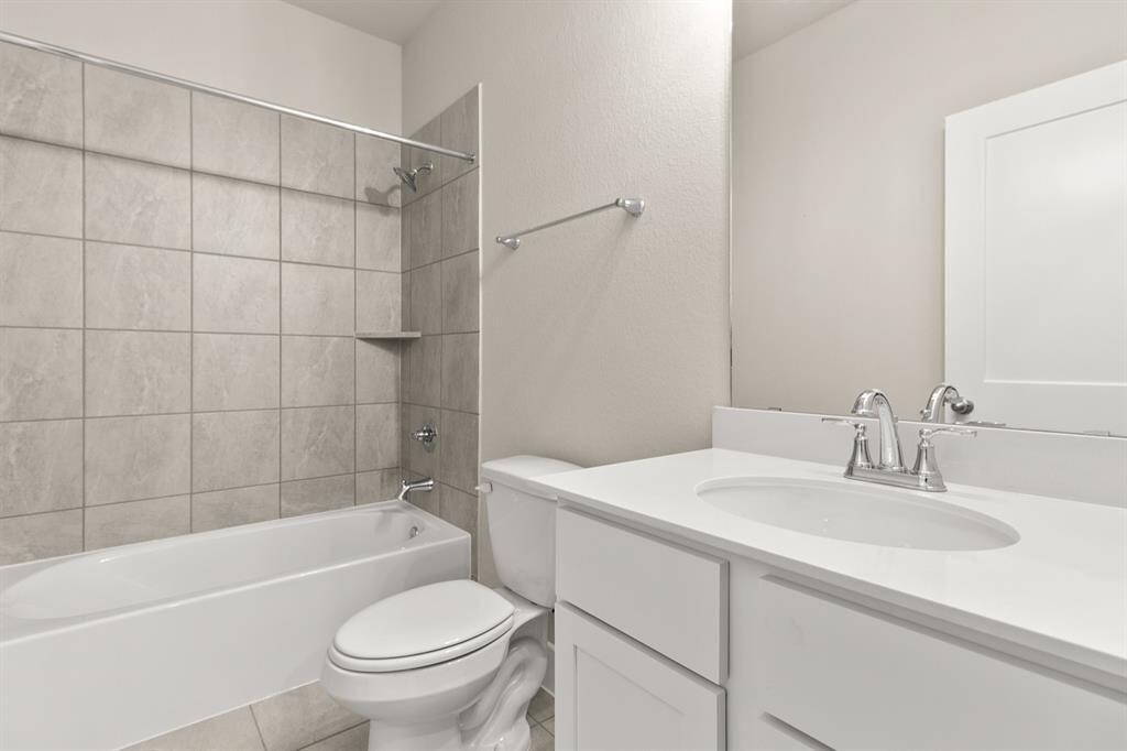 Whether you’re hosting family and friends or for the kiddos, our secondary bathrooms invite you to relax, refresh, and feel right at home.