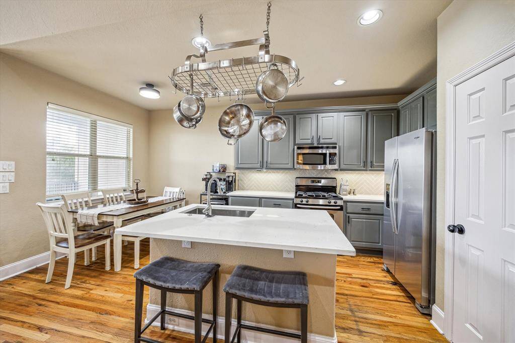 Updated Kitchen and breakfast area with window to back balcony overlooking backyard. Generous sized island.