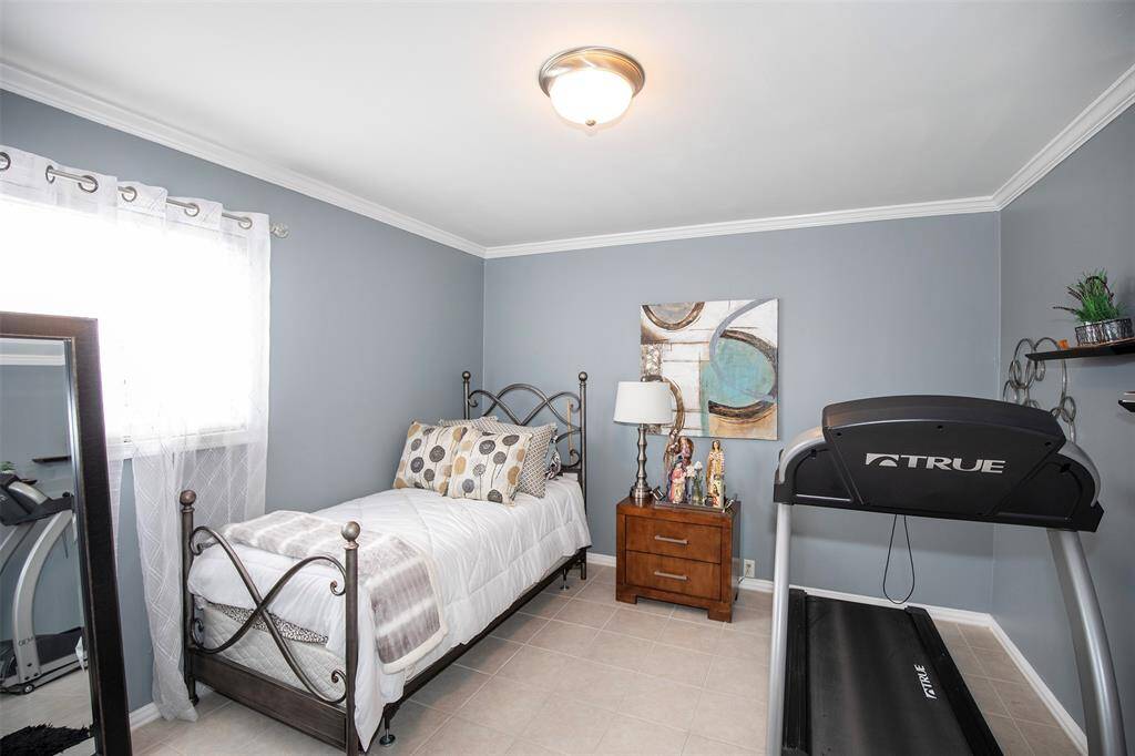 This generous size secondary bedroom is perfect for family or a guest.