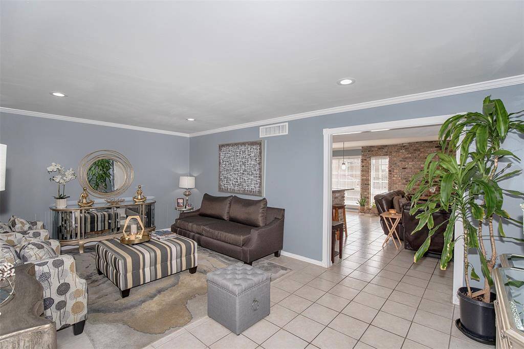 Another view of the wonderful entryway. There is enough space for a couple of chairs where you can sit and enjoy a cold beverage.