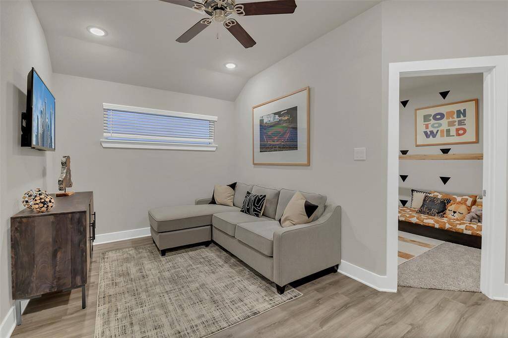 Sitting area off the stairs on the 2nd floor, between the upstairs bedrooms