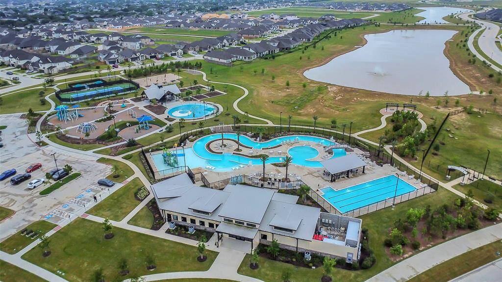 Swimming pool and a Lazy River. Can not be beat in the summertime!!