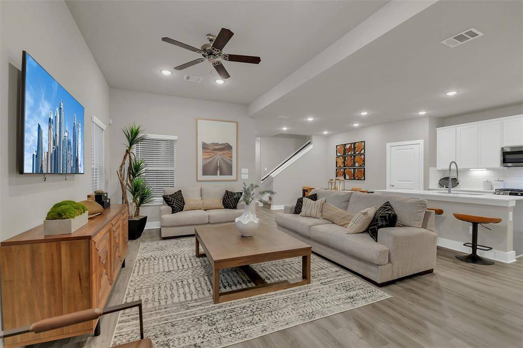 The Juniper Model at the Willows at Marvida offers a wonderful open space kitchen and living/dining area option. Host, visit, cook and eat all together in one comfortable area.