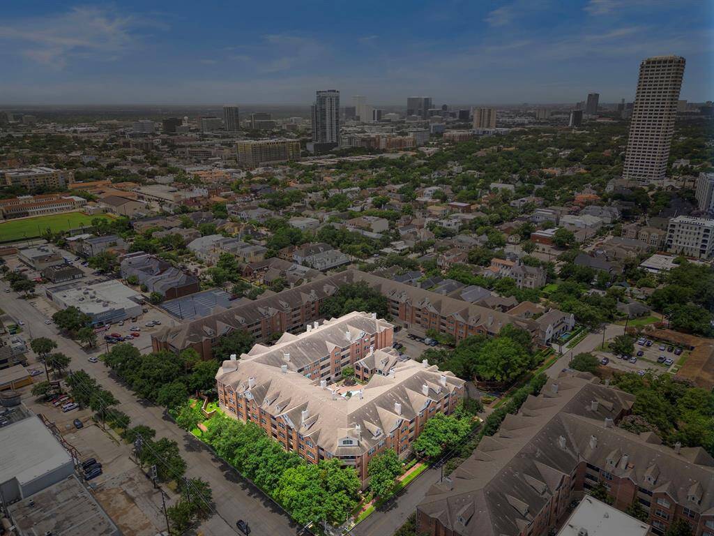 Covering a full city block, The Renaissance features four floors, with three residential levels and one dedicated to parking—housing 288 units.