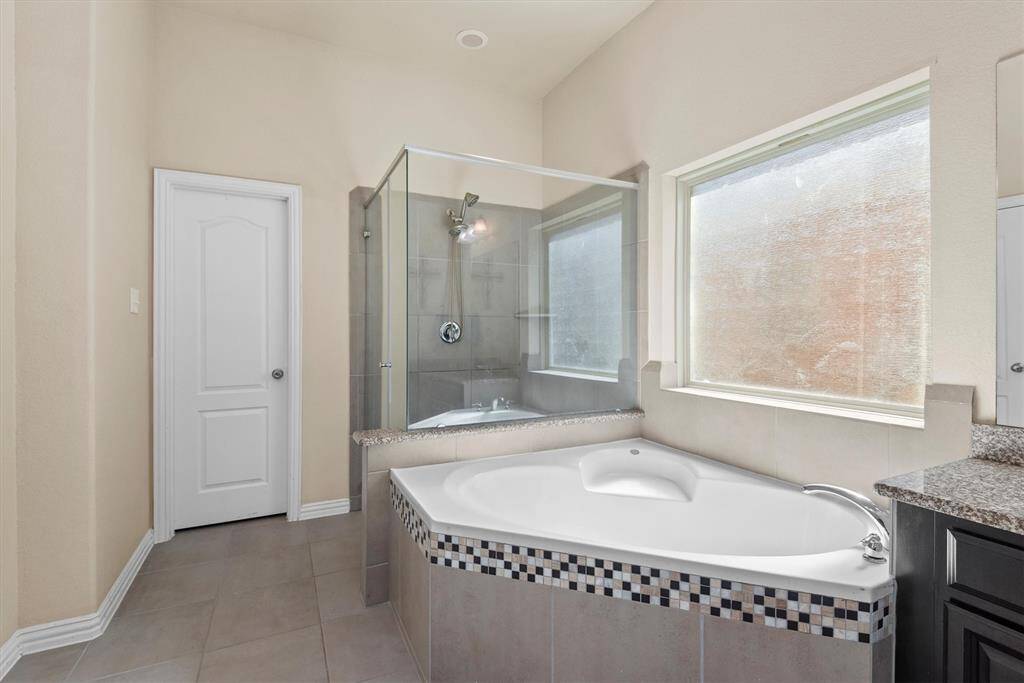 Why choose when you can both a shower and soak.
