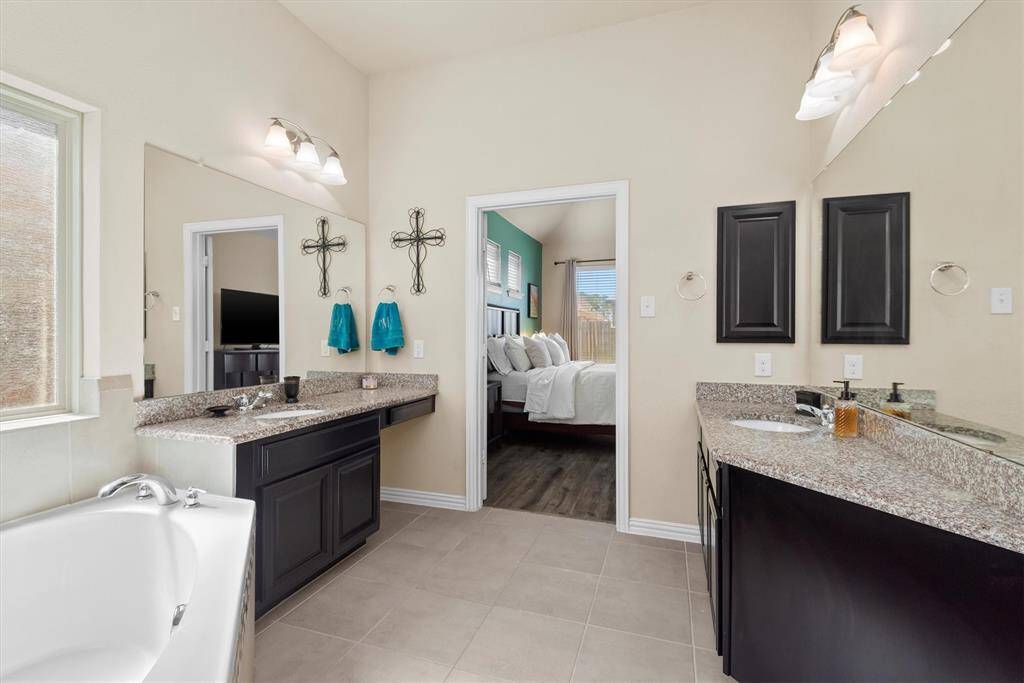 Double separate sinks.